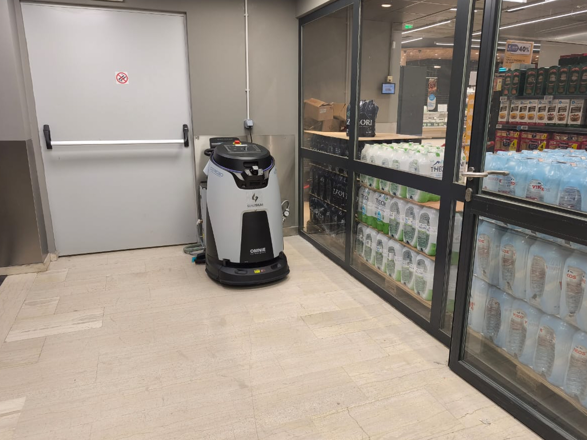 Omnie, autonomous floor scrubber, robotic scrubber, supermarket cleaning robot