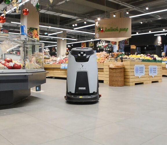Leading Greek Supermarket Chain Deploys 25 Gausium Omnie and Phantas Robots for Autonomous Store Cleaning