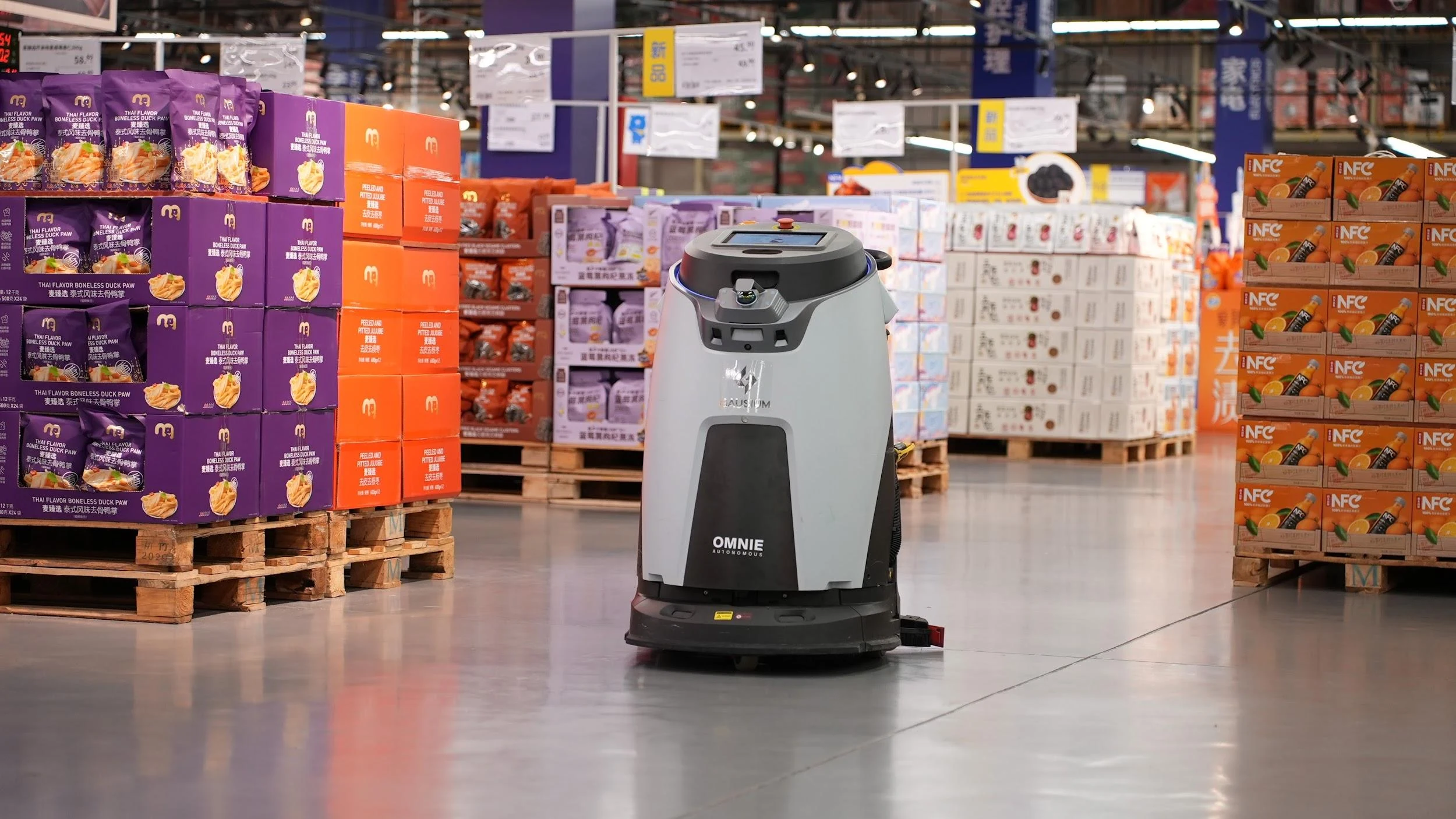 Autonomous vs. Ride-On Floor Scrubbers: How to Choose the Right Commercial Floor Scrubber