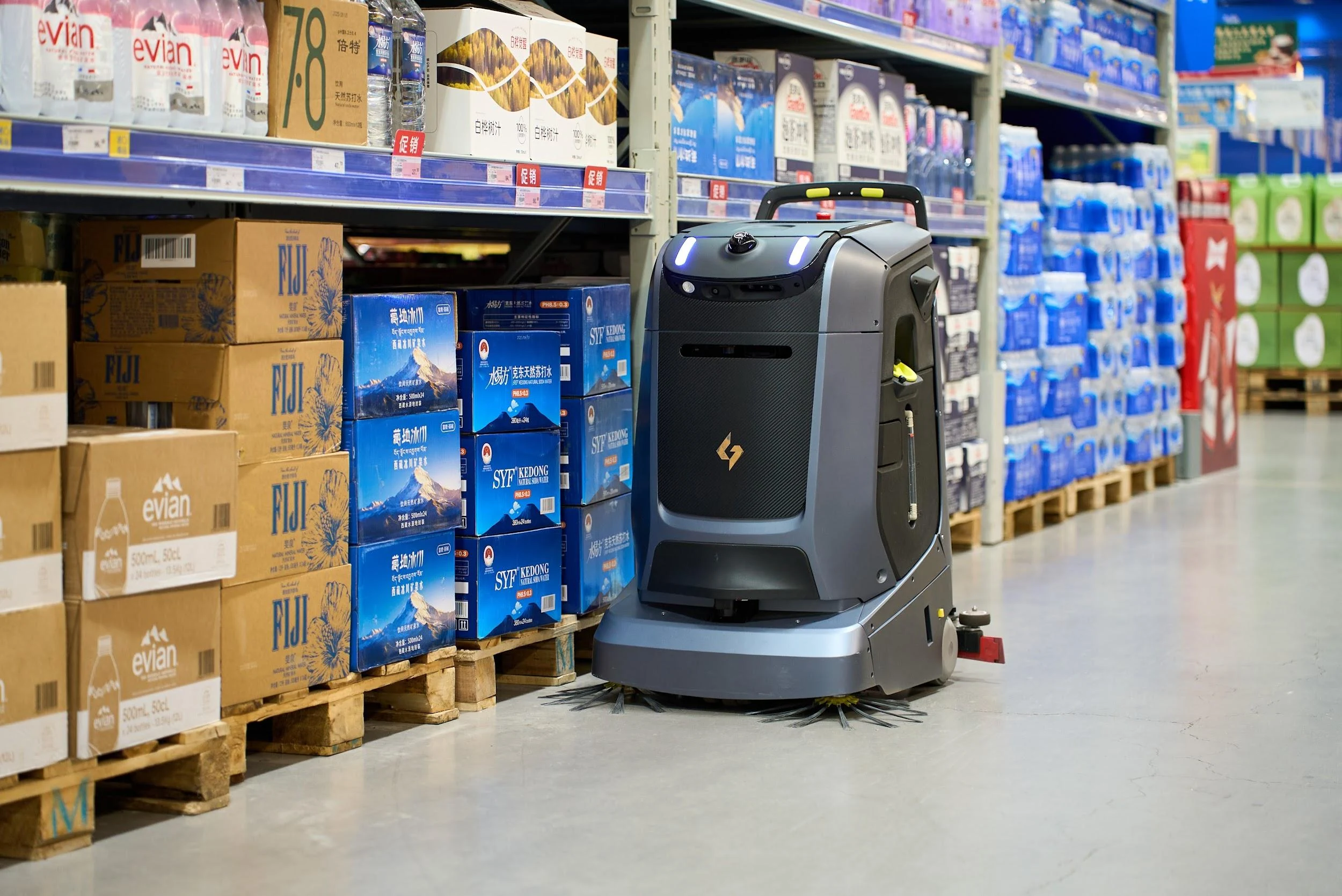 How Close Can a Robot Floor Scrubber Clean to Walls and Corners?
